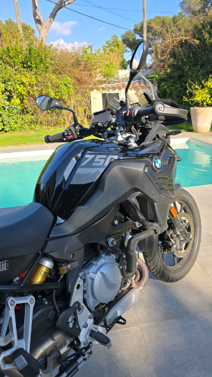 BMW F 750 GS - Droite