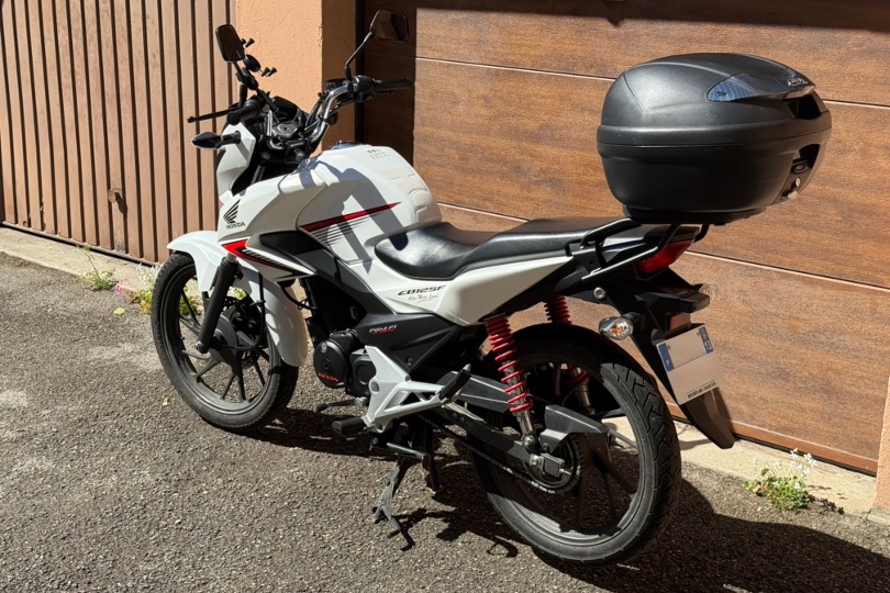 Honda CB125F - Arrire